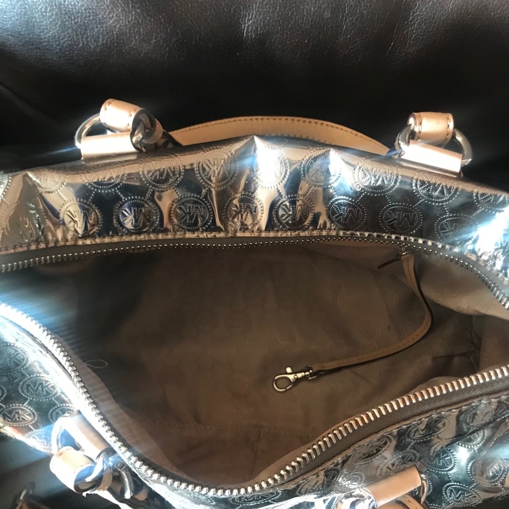 Handbag - Picture 2 of 2